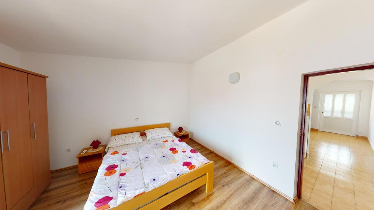 Jaska & Jelica House Apartments Metajna Bagian luar foto