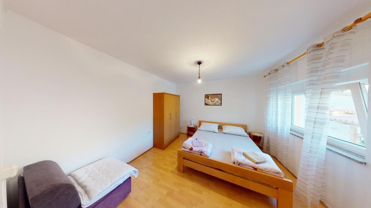 Jaska & Jelica House Apartments Metajna Bagian luar foto
